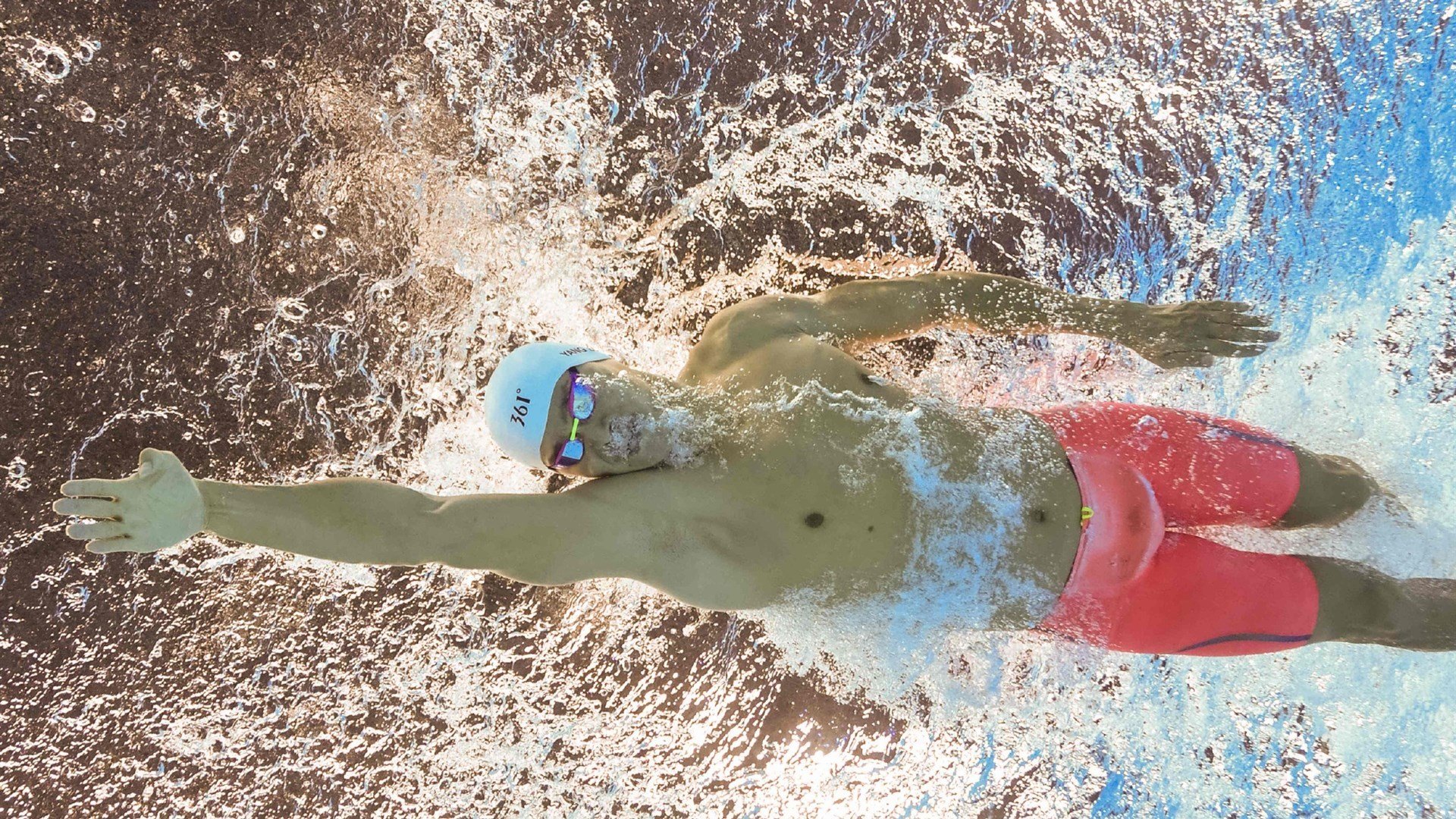 “球场趣闻:明星场外的小趣事”,明星打球